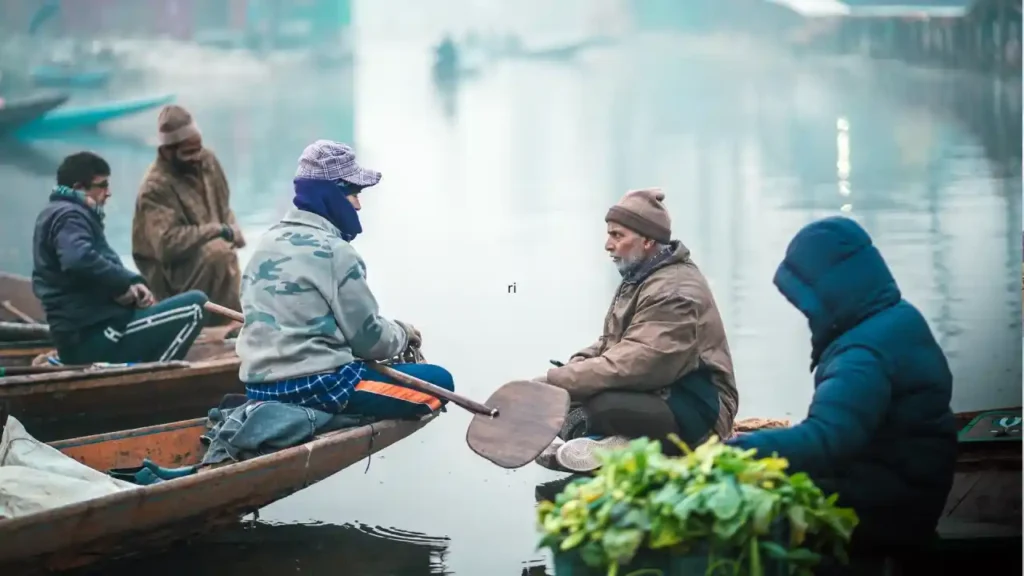 Shikara Menschen am Dal See